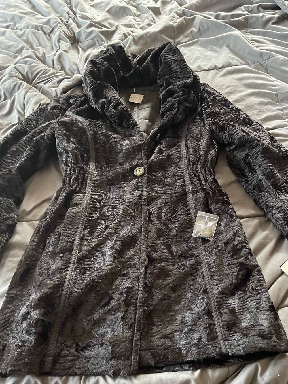 NWT faux fur coat by Laundry by Shelli Segal . Perfect condition